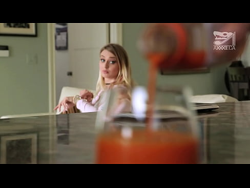 ❤️ Titi handiak eta puxa estua dituen neska beroa galtzailetik oilarra lortzen du, baina oso gogorra ❌ Porno gurean eu.pornplaybb.ru ❌❤