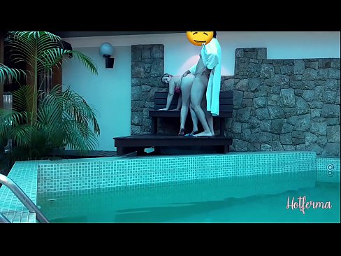 ❤️ Boss neskamea igerilekura gonbidatzen du, baina ezin izan dio beroari eutsi ❌ Porno gurean eu.pornplaybb.ru ❌❤